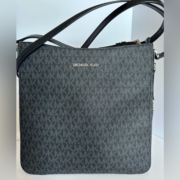 MICHAEL KORS Jet Set Travel Large LogoMessenger Bag - Picture 2 of 11